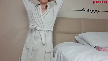 Passando aquele creminho no corpo após o banho