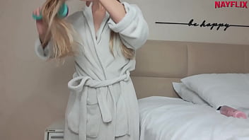 Passando aquele creminho no corpo após o banho