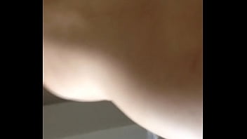 Amiga novinha sentando gostoso