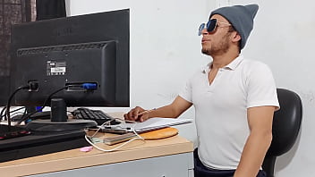 Fotógrafo brinca com a mente da modelo no halloween e promete viralizá la nas redes sociais em troca de sexo