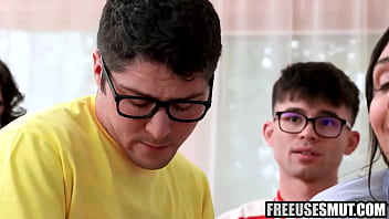 Gf freeused on bf's brthday party ifo guests