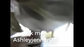 Fill her juicy lips with cums