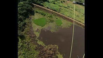 Pousando na parede com tesao