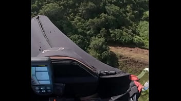 Pousando na parede com tesao