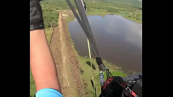 Pousando na parede com tesao