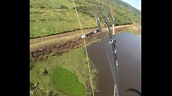 Pousando na parede com tesao