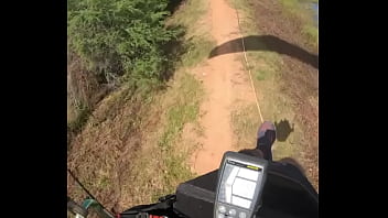 Pousando Na Parede Com Tesao thumbnail