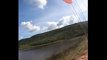 Pousando na parede com tesao