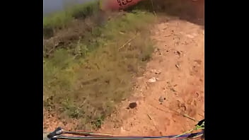 Pousando na parede com tesao