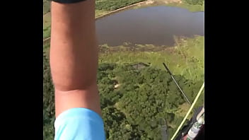 Pousando na parede com tesao