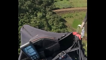 Pousando na parede com tesao