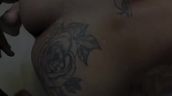 Olha o tamanho da piroca desse mlk completo no link