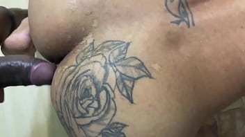 Olha o tamanho da piroca desse mlk completo no link