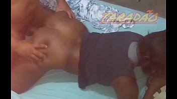 Pretinha safada do cu guloso