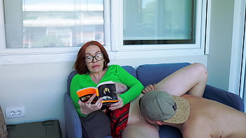 Stepsister was reading a book and didn't notice me fucking her