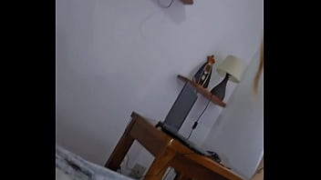 Provando calcinhas de lycra e batendo siririca pro fã