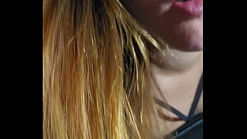 Provando calcinhas de lycra e batendo siririca pro fã