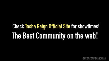 Blonde tasha reign slides her glass dildo in her cunt & tight booty hole