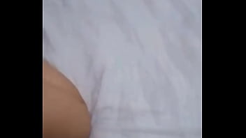 Meu amigo meteu a mão dentro do cu da minha esposa