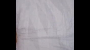 Meu amigo meteu a mão dentro do cu da minha esposa