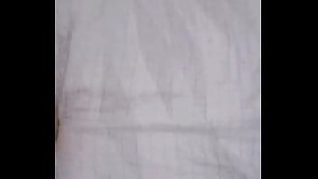 Meu amigo meteu a mão dentro do cu da minha esposa