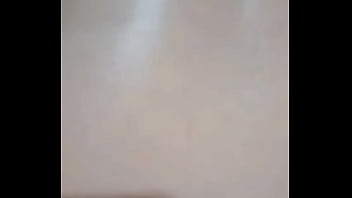 Meu amigo meteu a mão dentro do cu da minha esposa