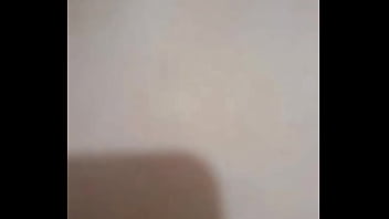 Meu amigo meteu a mão dentro do cu da minha esposa