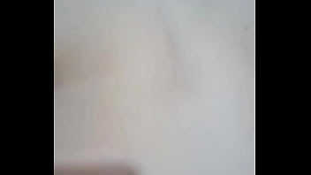 Meu amigo meteu a mão dentro do cu da minha esposa