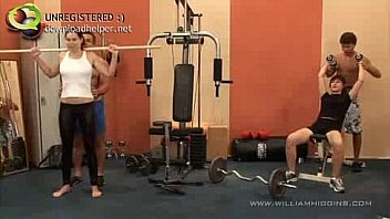 Strapones en gimnasio
