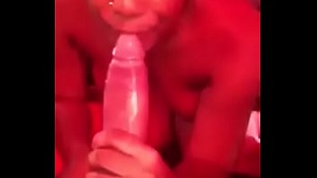 Ela gosta de chupar pau grande