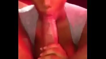 Ela gosta de chupar pau grande