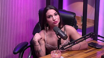 A monique não aguentou o entrevistado