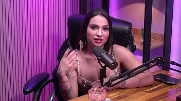 A monique não aguentou o entrevistado