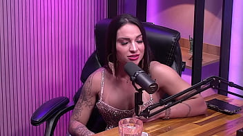 A monique não aguentou o entrevistado