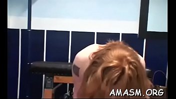 Alluring bimbo feels a dangler