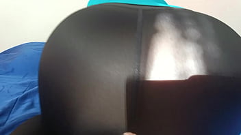 La nueva esposa de mi hermanastro quiere verga me seduce con su gran concha 1