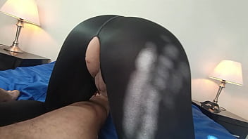 La nueva esposa de mi hermanastro quiere verga me seduce con su gran concha 1