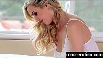 Young girl has session with horny lesbian