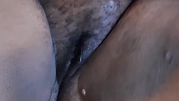 Olha a buceta peluda da crente