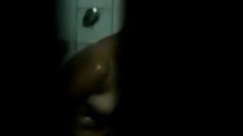 Espiando A Mi Cuñadita En él Baño thumbnail