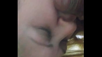 Loira safadinha chupando tudo