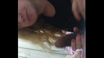 Loira safadinha chupando tudo