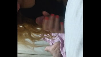 Loira safadinha chupando tudo