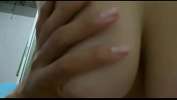 Pov mi hermanastra caliente colombiana de 18 años me da una sorpresa dandome una increible mamada y me saca toda mi leche