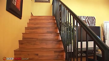 Couple dips from party to fuck