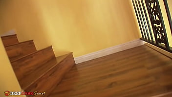 Couple dips from party to fuck