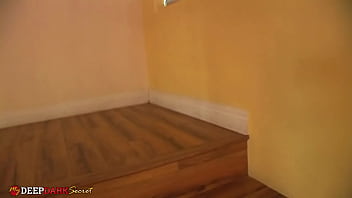 Couple dips from party to fuck