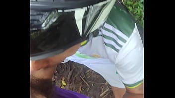 Cruising con el conductor follando en el bosque