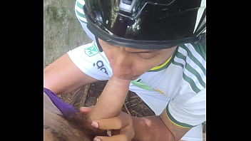 Cruising con el conductor follando en el bosque