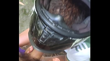 Cruising con el conductor follando en el bosque